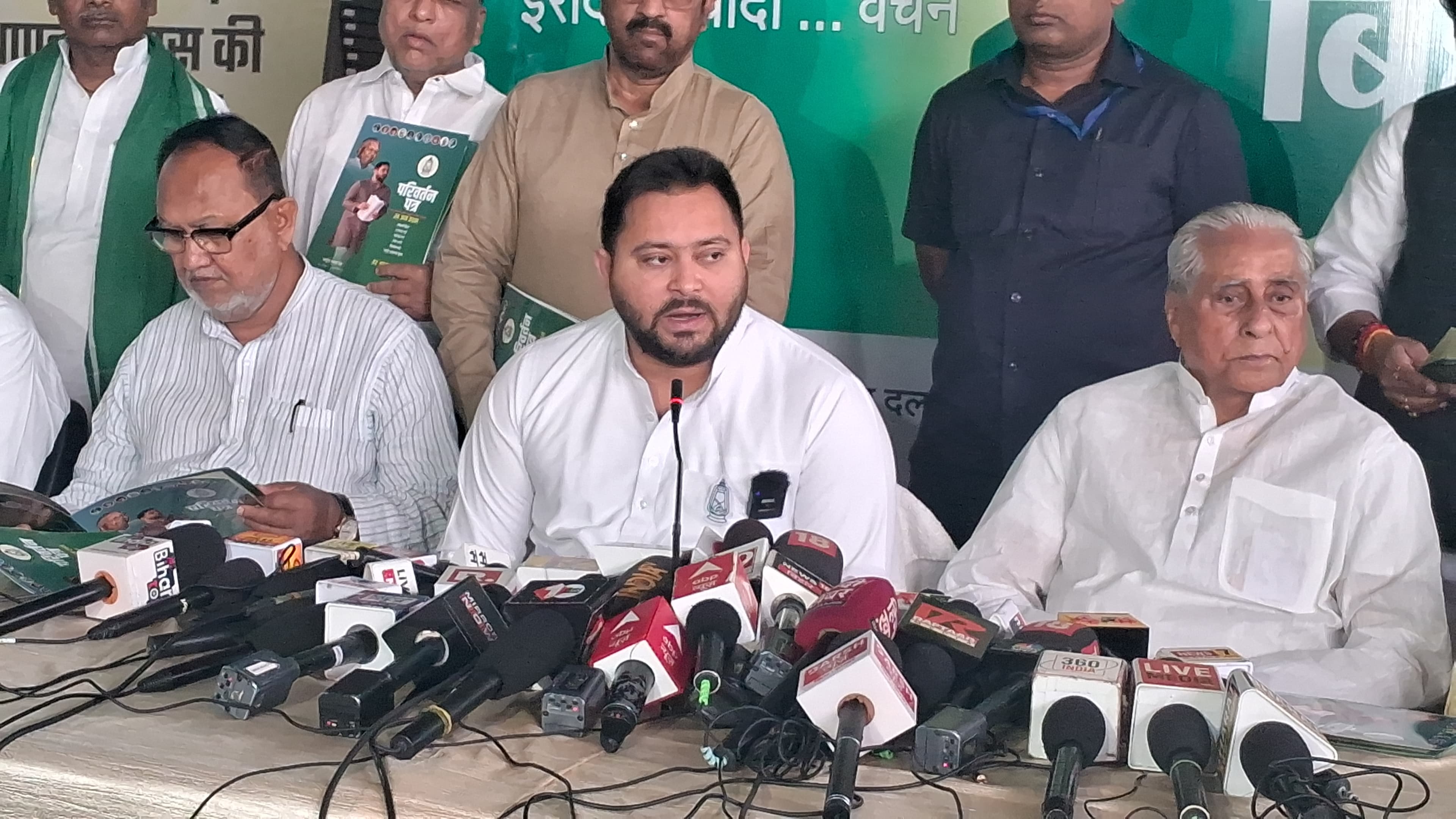 तेजस्वी ने कर दी बड़ी घोषणा, सरकार बनी तो देगे एक करोड़ नौकरी