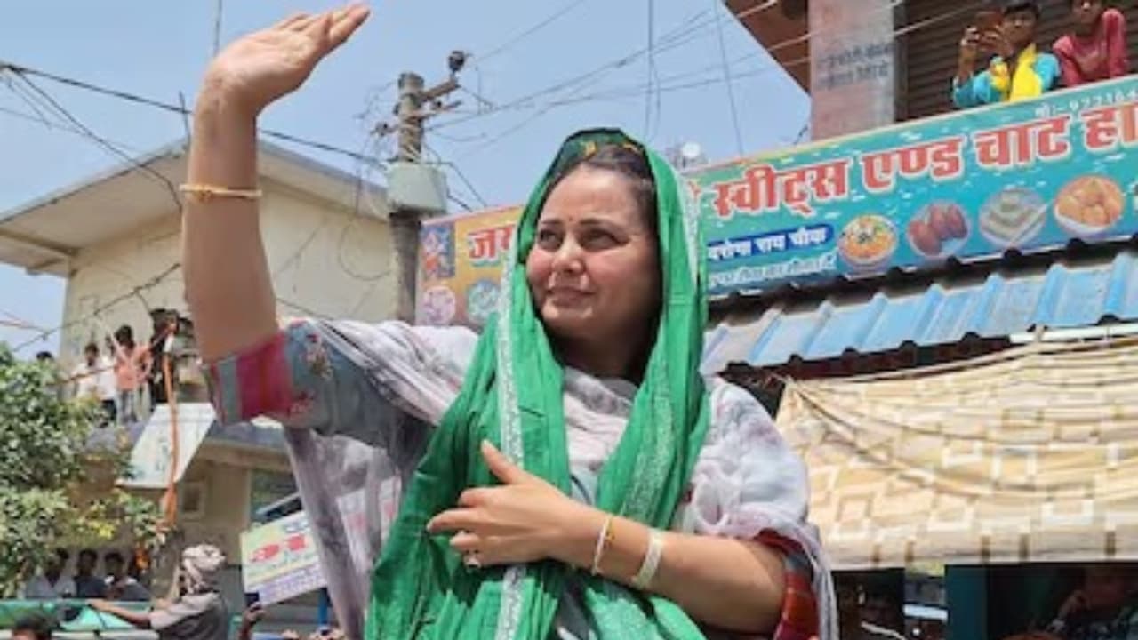 लालू यादव की बेटी रोहिणी आचार्य आज करेंगी नामांकन, बड़ी जनसभा को भी करेंगी संबोधित