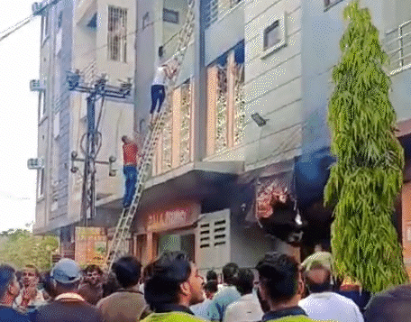 BREAKING: करीब 70 छात्र कर रहे थे पढाई,तभी हॉस्टल में लग गई आग,फिर ...