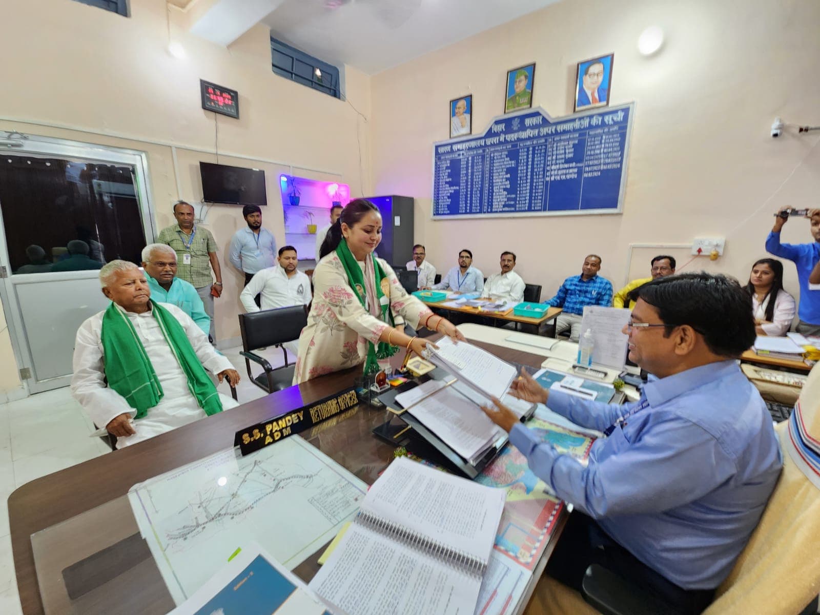 LALU की लाडली रोहिणी ने किया नामांकन,जनसभा में भारी मतों से जीत का दावा..