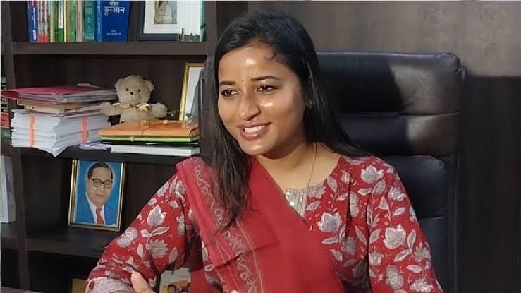 झारखंड के बड़कागांव से विधायक अम्बा प्रसाद पर रामनवमी के शोभायात्रा के मंच पर हुआ हमला...