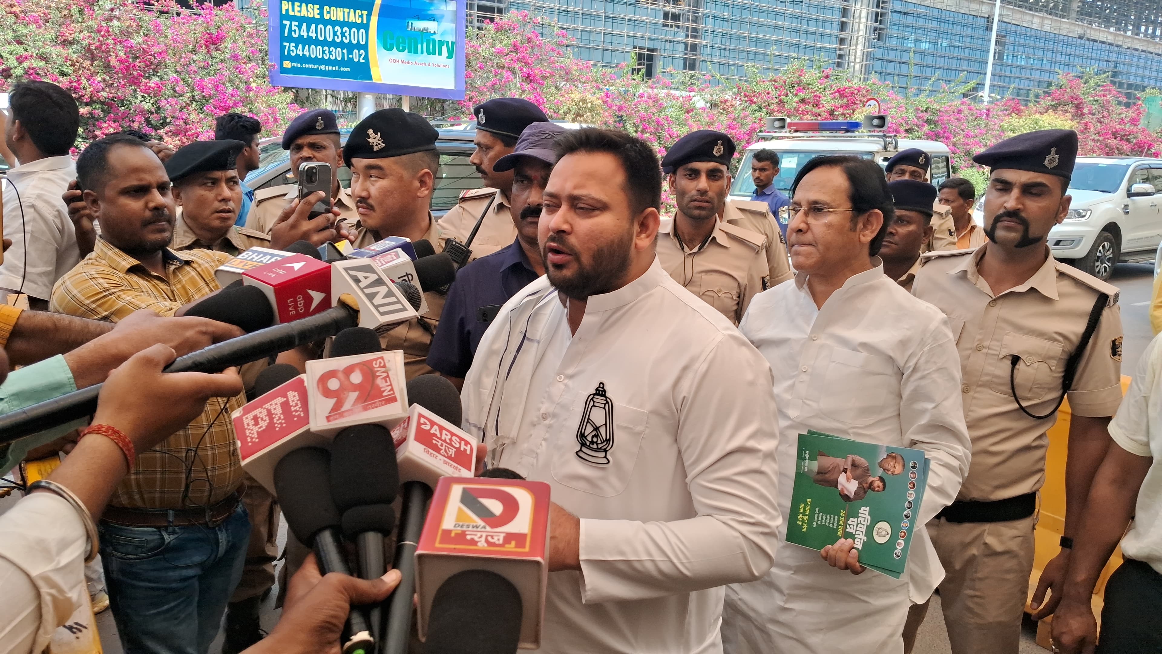 तेजस्वी यादव ने योगी पर किया हमला