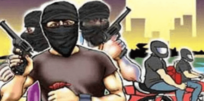 सनसनी:बेखौफ अपराधियो ने बैंकर्मी से 10 लाख लूट लिए..