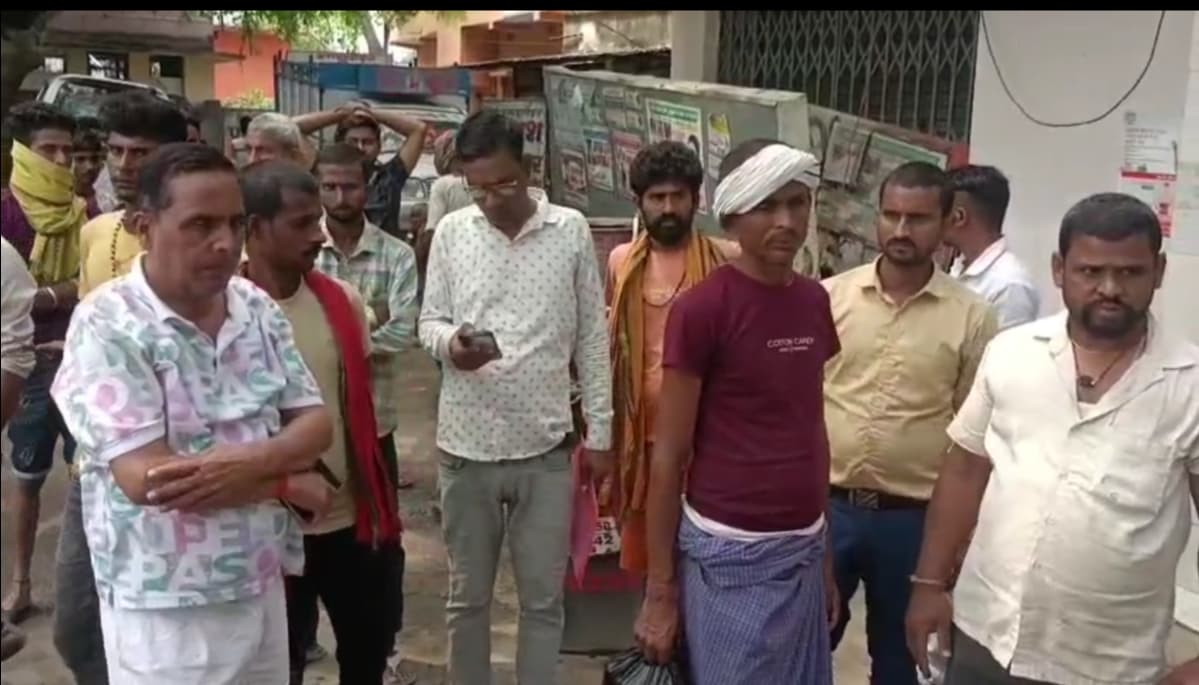 जहानाबाद में तेज आंधी में ताड़ का पेड़ युवक पर गिरा..