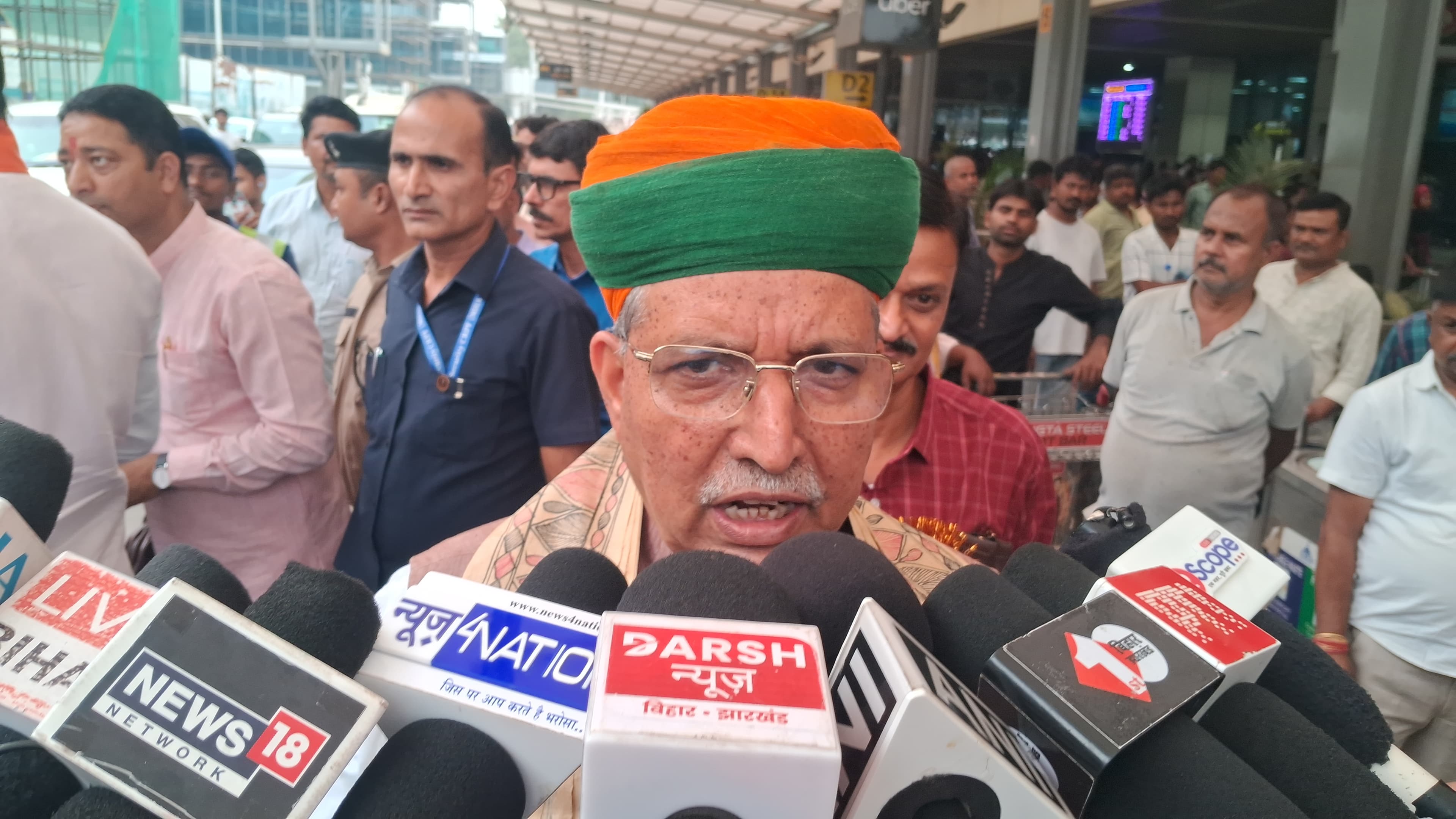 बीजेपी नेता अर्जुन राम मेघवाल पहुंचे पटना