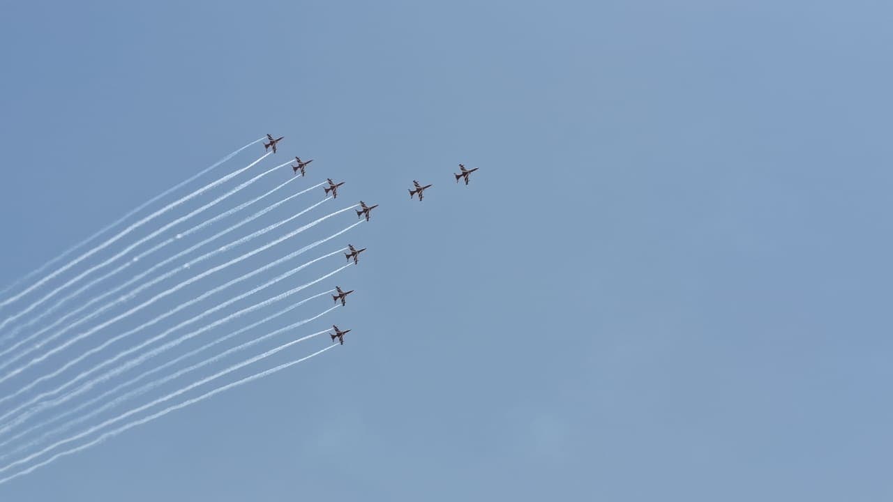 बाबू वीर कुंवर सिंह की जयंती पर पटना में पहली एयर शो, CM समेत बड़ी संख्या में आमलोगों ने लिया आनंद..