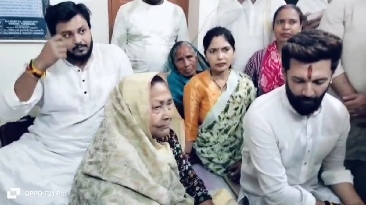 राजनीति के बाद अब पासवान परिवार में संपत्ति की लड़ाई, चिराग पासवान ने चाचा पशुपति पर बोला हमला