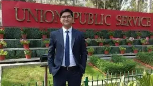 मोतिहारी के किराना दुकानदार के बेटे ने सिविल सेवा में मारी बाजी, गांव में खुशी की लहर..