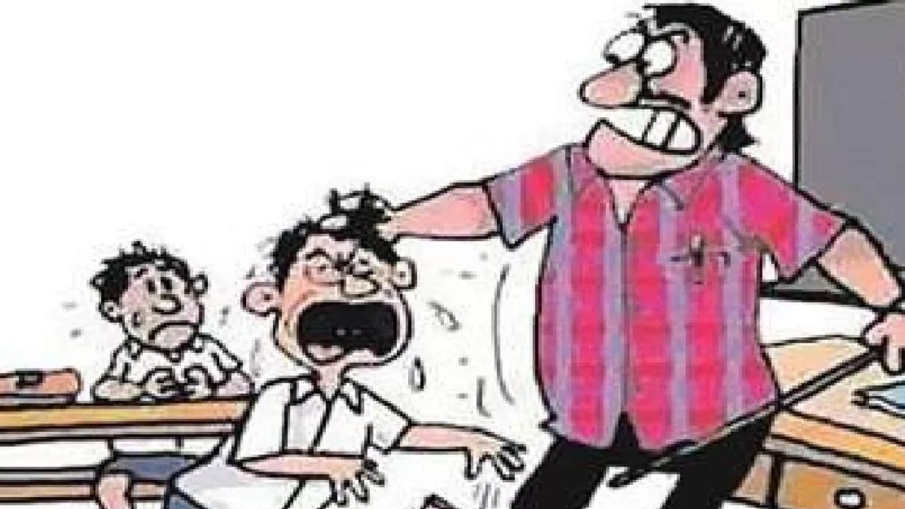 गया में मामूली बात के लिए प्रिंसिपल ने एक छात्र को दी बड़ी सजा, पुलिस में शिकायत..