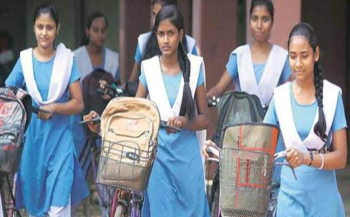 नीतीश की पोशाक योजना से करीब 2 करोड़ छात्राओं को लाभ..