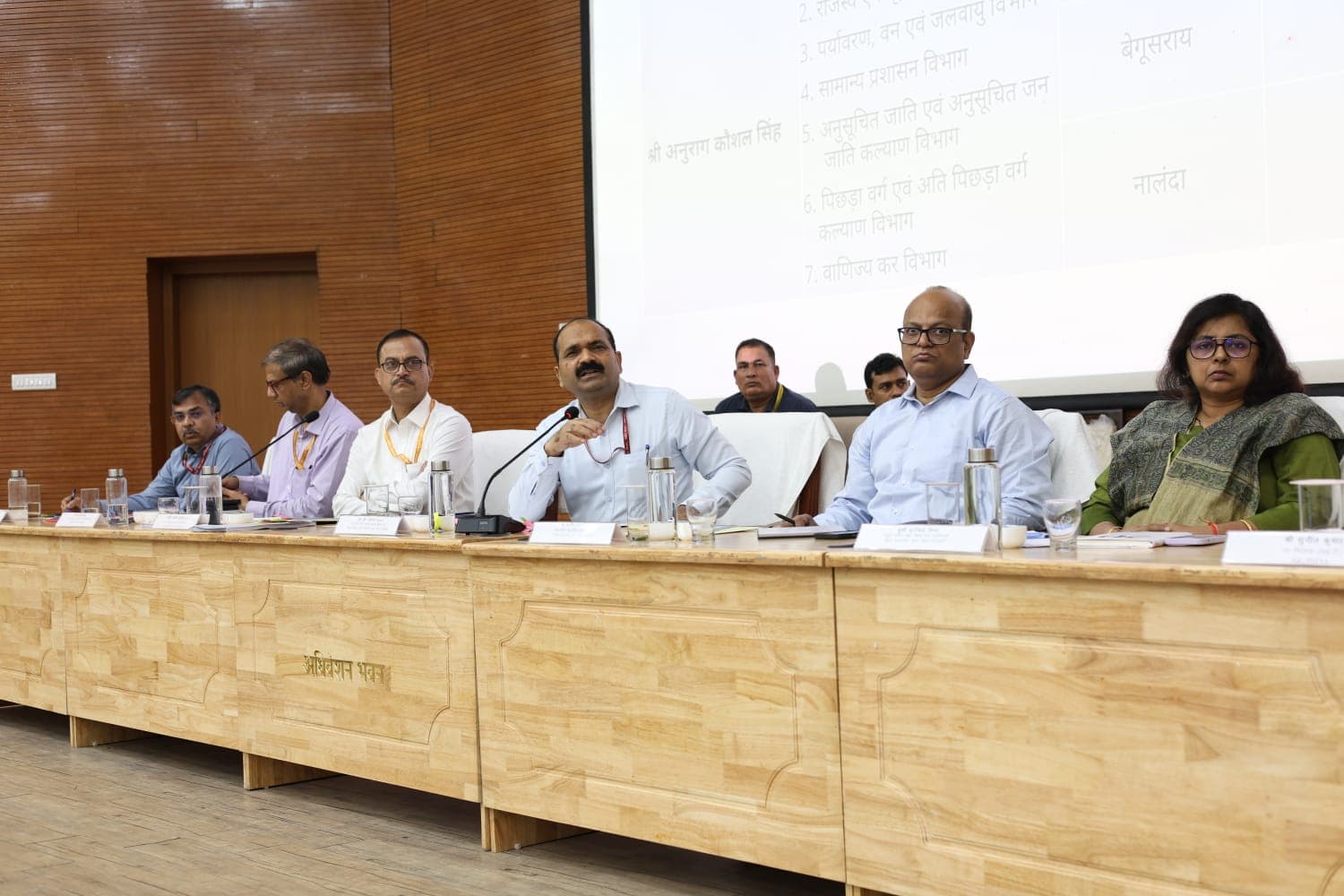 लोक शिकायत निवारण अधिकार में सुधार को लेकर बैठक, मिशन निदेशक ने अधिकारियों से लिए सुझाव