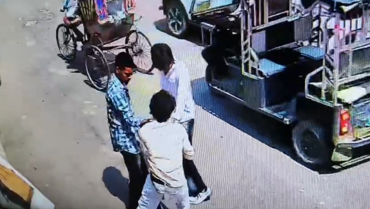 लड़की से बात करने के विवाद में ताहिर ने दोस्तों के साथ मिल कर अमन को मारी थी चाकू, पुलिस ने तीन आरोपी को दबोचा