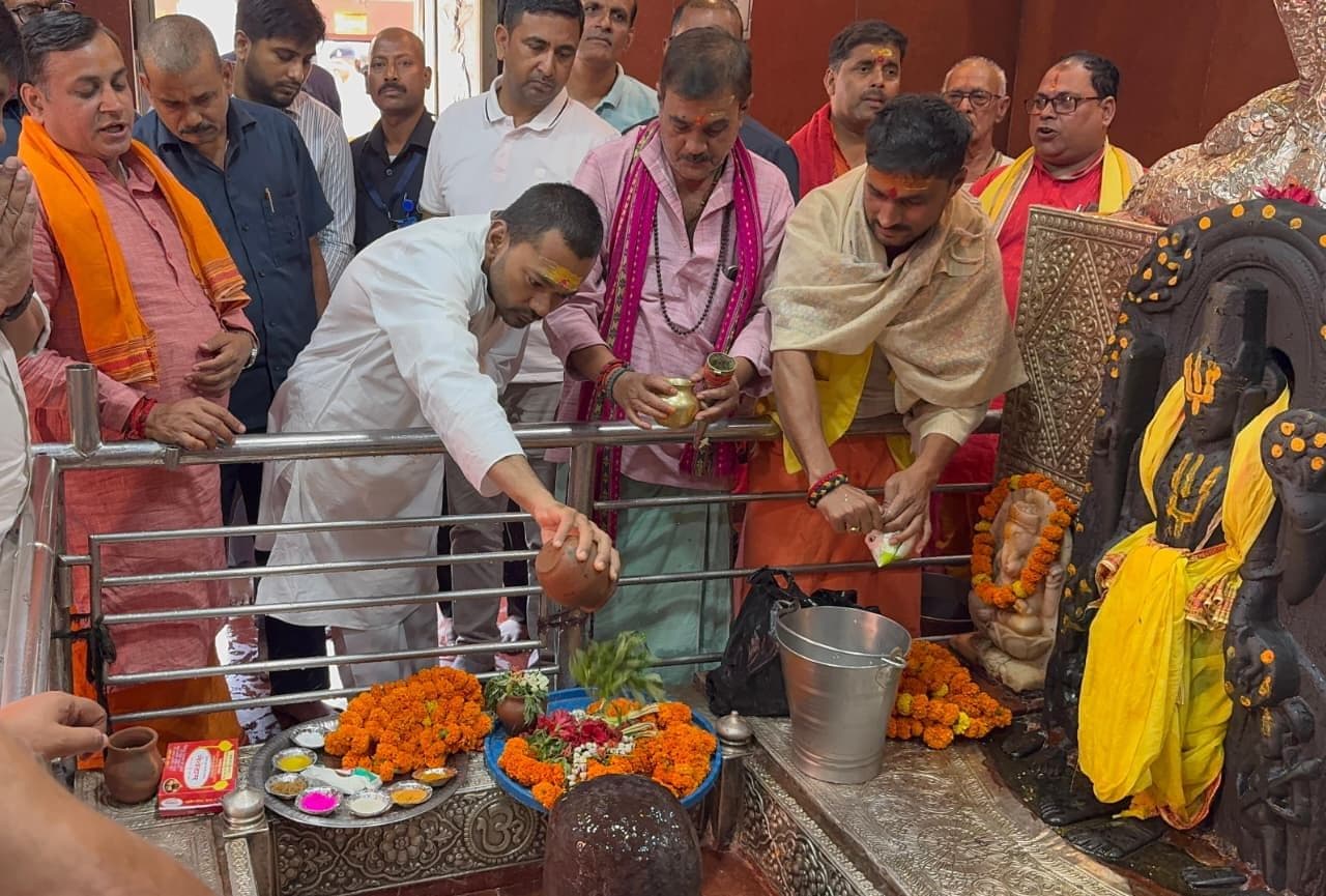 सोनपुर हरिहरनाथ मंदिर पहुंचे निशांत, पूजा के बाद मंत्री बनने के सवाल पर कहा 'बाबा का आशीर्वाद है'