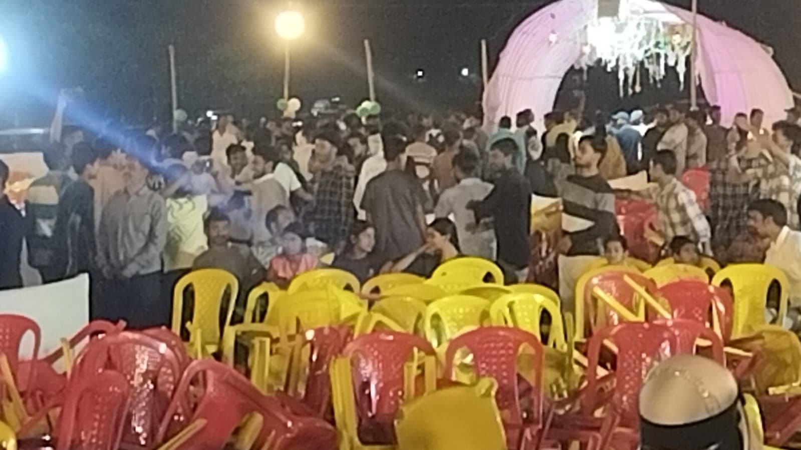 गया जी में खान सर नहीं पहुंचे तो छात्रों ने किया जम कर हंगामा, अचानक बदल गया था कार्यक्रम