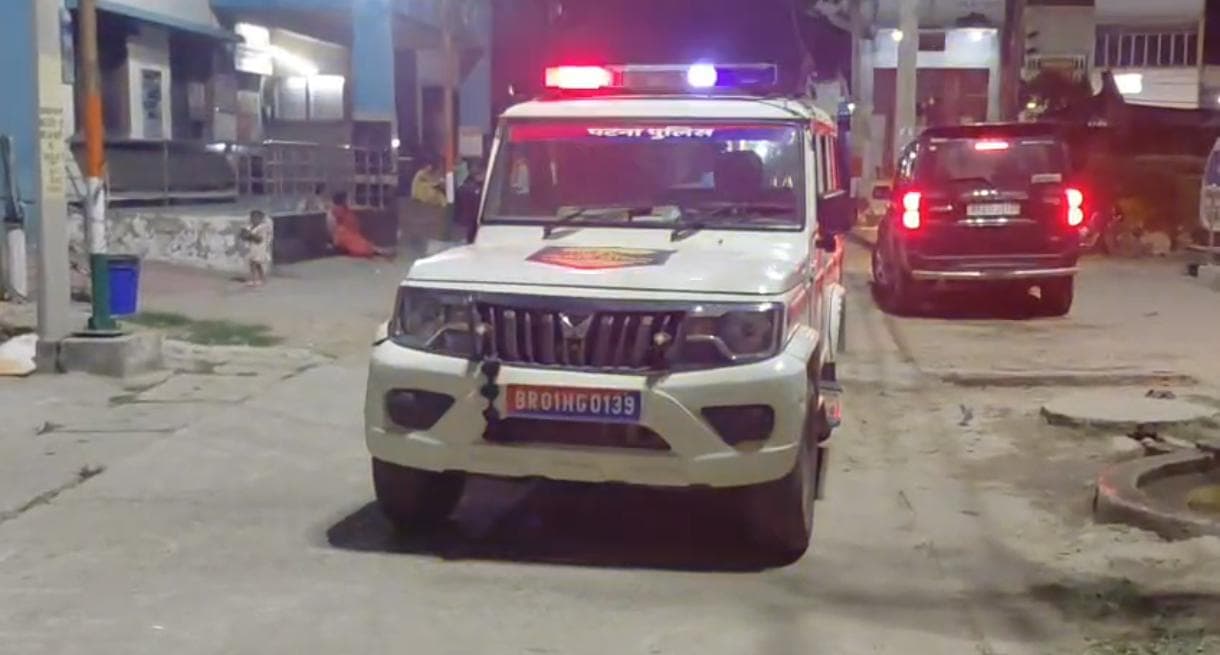 पटना में बेखौफ अपराधियों का तांडव, बाइक से घर जा रहे युवकों पर बरसाई ताबड़तोड़ गोलियां