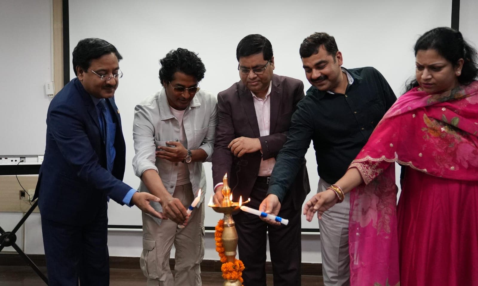 दो दिवसीय एमिटी फिल्म महोत्सव में जुटे देश भर के दिग्गज कलाकार, विजेताओं को किया गया सम्मानित