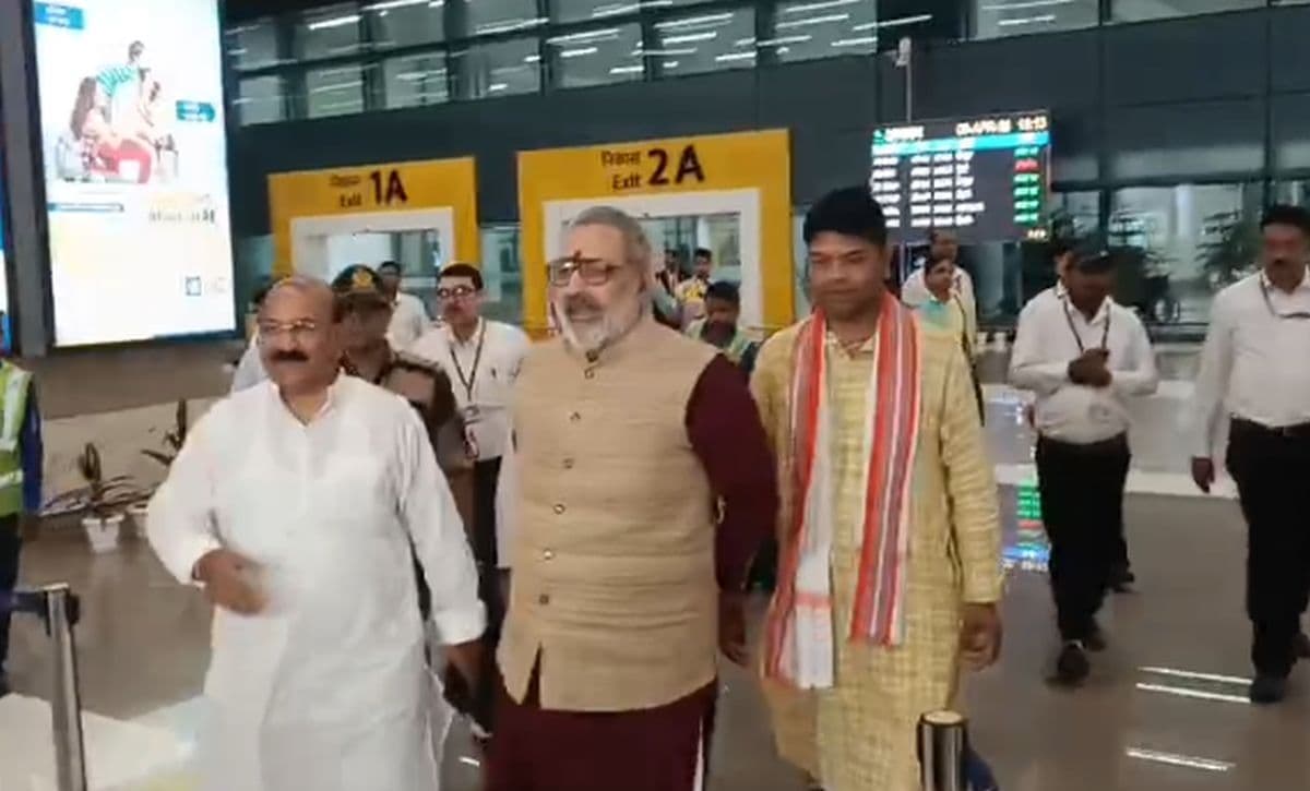 जो अपनी सीट न बचा पाए वह पश्चिम बंगाल को क्या बचाएंगी, गिरिराज सिंह ने तेजस्वी के सैलरी नहीं मिलने वाले बयान पर भी ली चुटकी