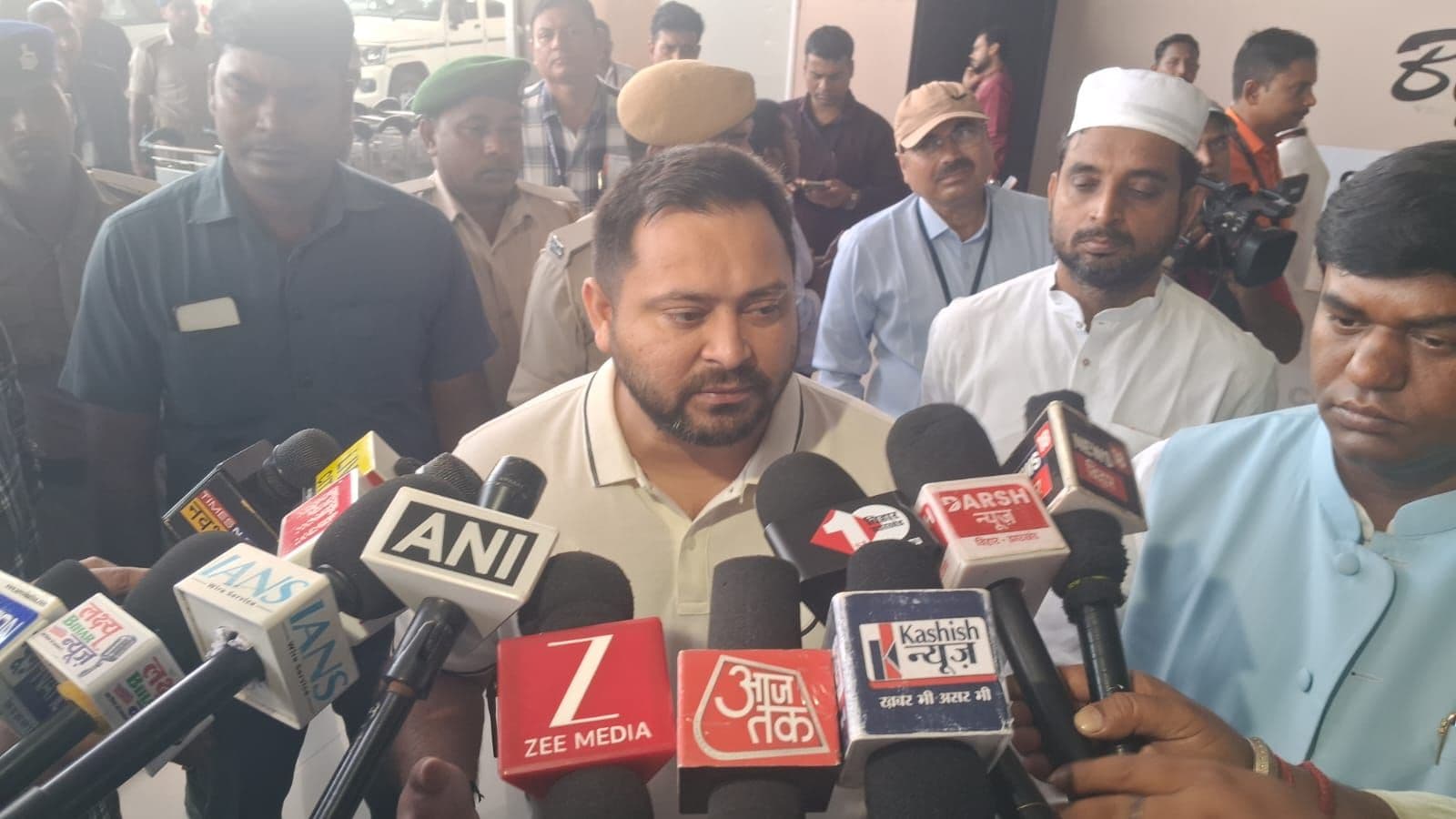 बिहार प्रतिदिन कर रहा 100 करोड़ रूपये ब्याज के रूप में भुगतान, तेजस्वी ने कहा '41 हजार करोड़ रूपये बांट दिए अब खजाना खाली'