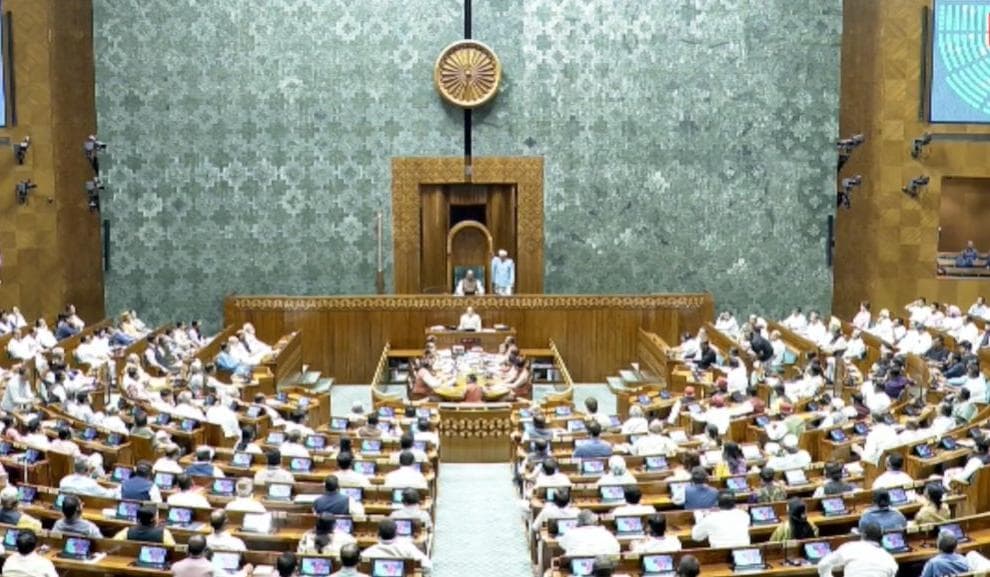 महिला आरक्षण विधेयक को सदन में नहीं मिला दो तिहाई बहुमत, तीनों विधेयक गिरा, सरकार ने साधा निशाना तो विपक्ष ने कहा 'स्वीकार्य नहीं'