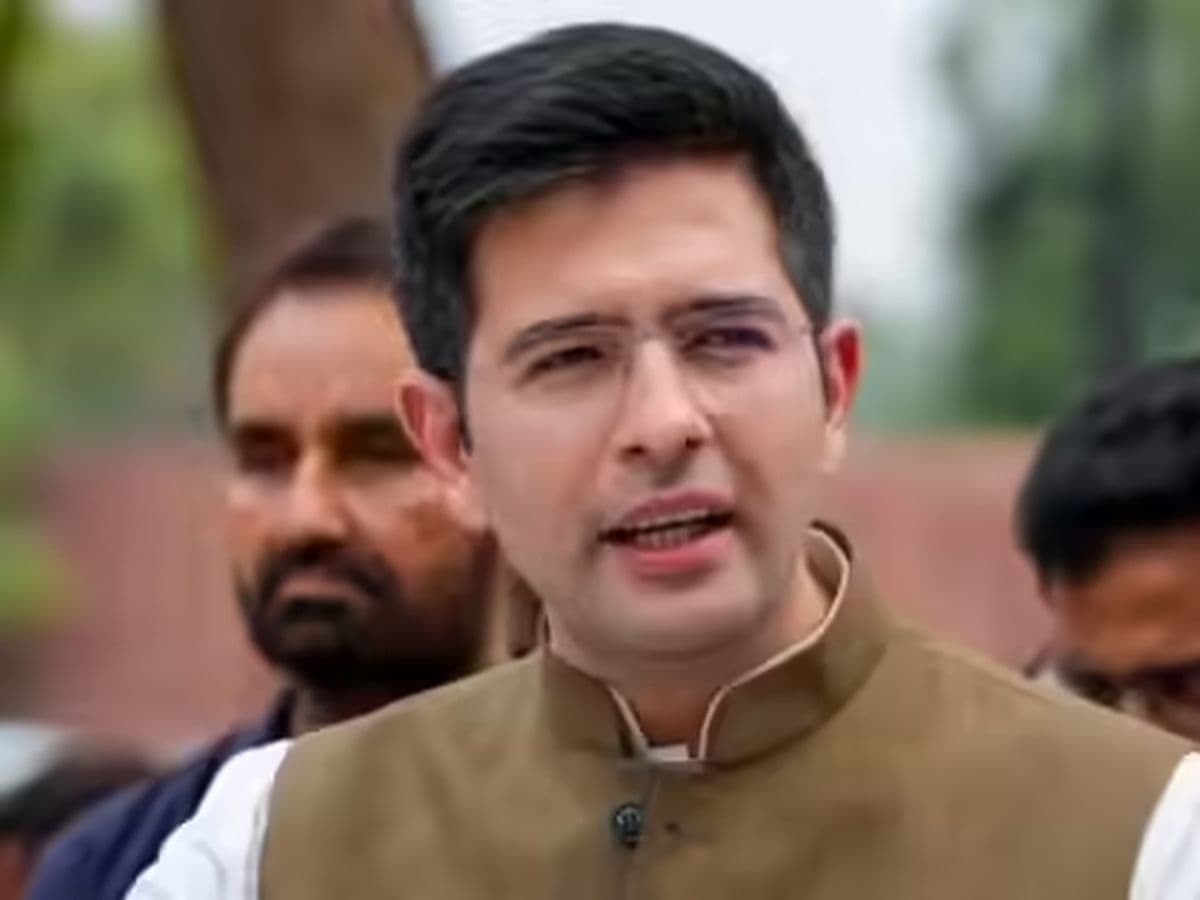 दिल्ली के पूर्व CM अरविंद केजरीवाल को राघव चड्ढा ने दिया बड़ा झटका, 10 में से 7 सांसद जायेंगे BJP में