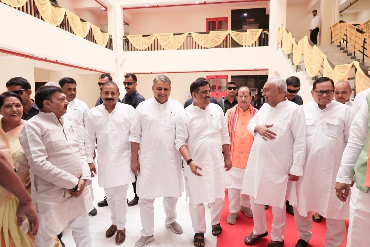 ...तो नीतीश की जगह लेंगे बेटे निशांत? विधान परिषद के गेस्ट हाउस उद्घाटन के बाद कार्यकर्ताओं ने लगाये नारे...