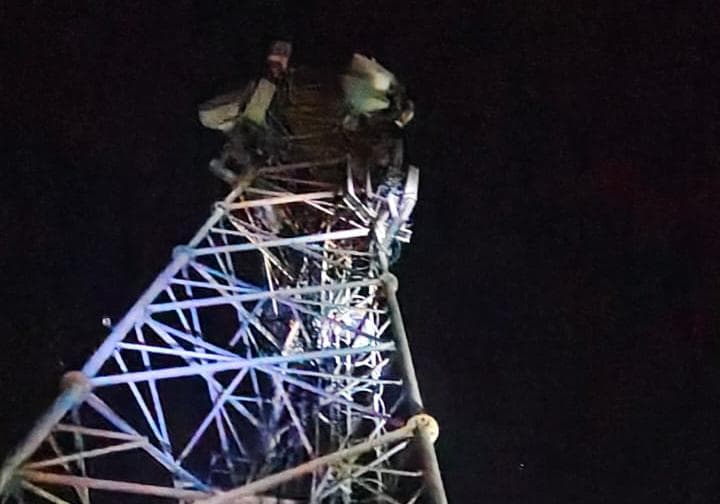 साली के प्यार में पागल बना आशिक चढ़ा मोबाइल टॉवर पर, दोनों के हैं 2-2 बच्चे फिर भी रहना चाहता है साथ