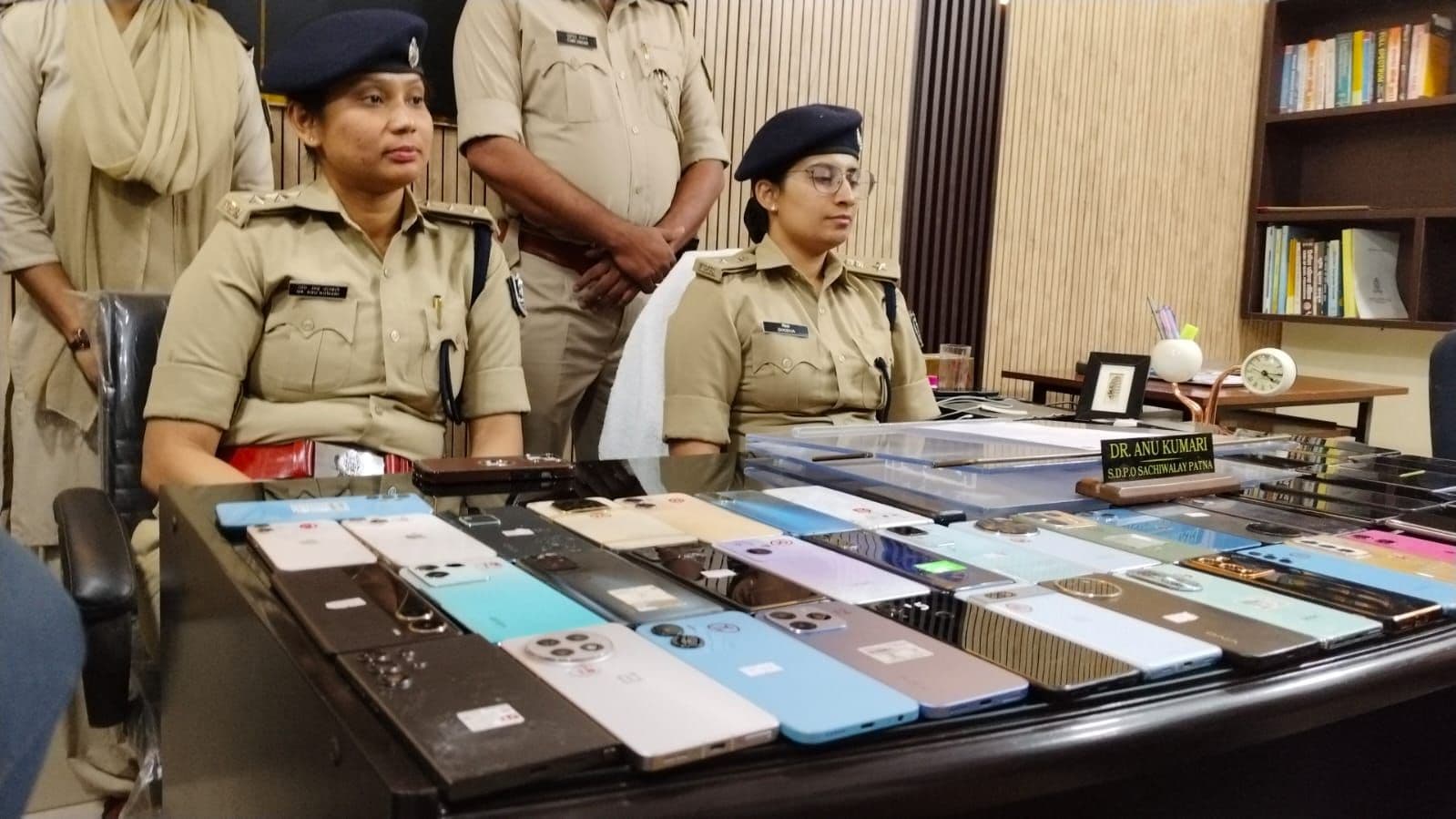 पटना से छिनतई का मोबाइल करते थे नेपाल में सप्लाई, पटना पुलिस ने 4 बदमाशों को...