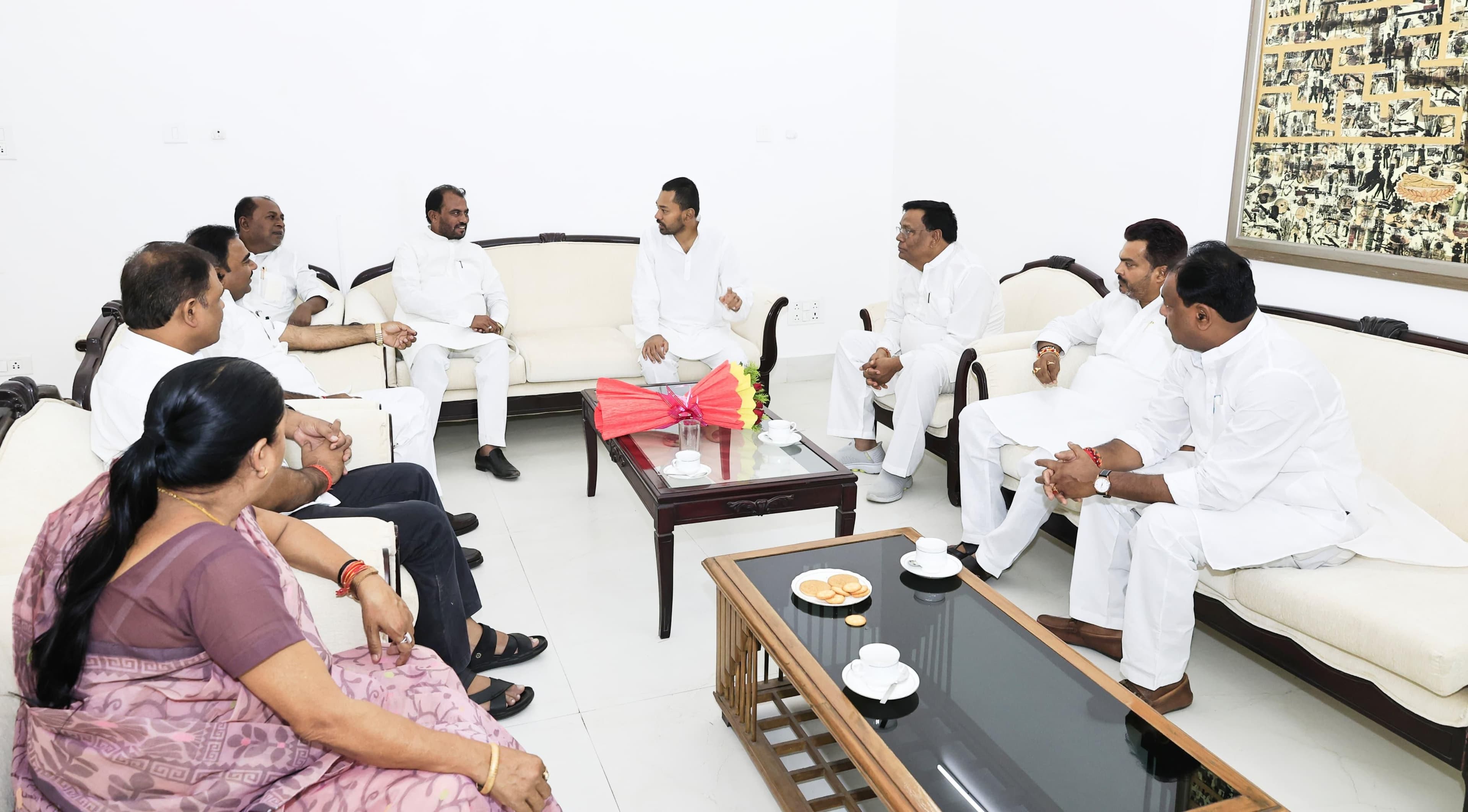 सीएम आवास में निशांत ने की विधायकों के साथ बैठक, नई सरकार गठन से पहले बना रहे रणनीति