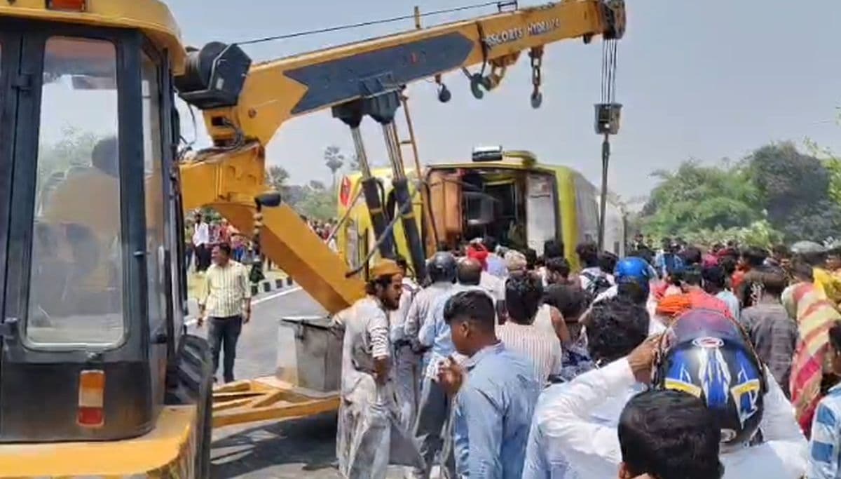 छपरा से दिल्ली के लिए रवाना हुई थी बस, गोपालगंज में पलटी, कई जख्मी
