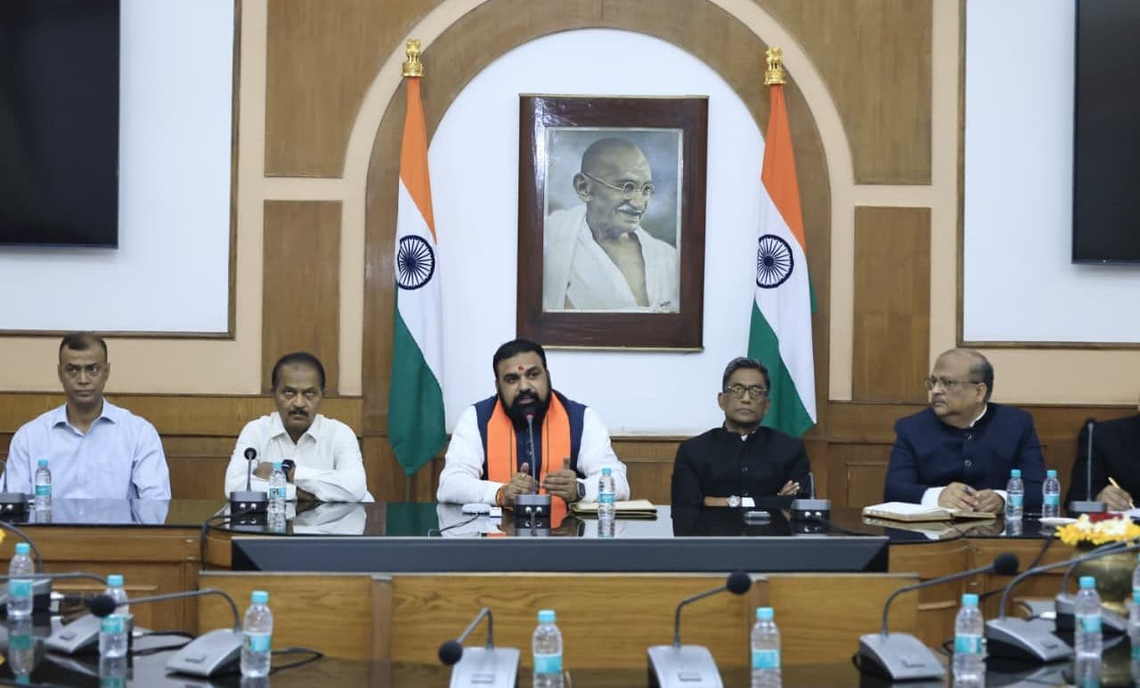 शपथ ग्रहण के साथ ही एक्शन में सम्राट, अधिकारियों को कहा 'काम की गति बढ़ाएं'