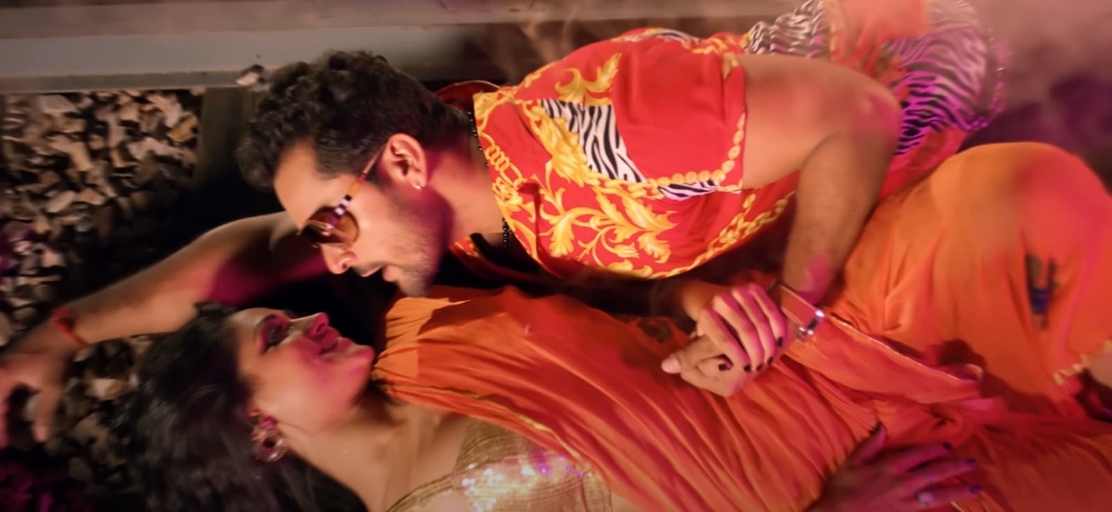 खूब धूम मचाया ट्रेंडिंग स्टार खेसारी लाल यादव और प्रियंका सिंह का धमाकेदार गाना...