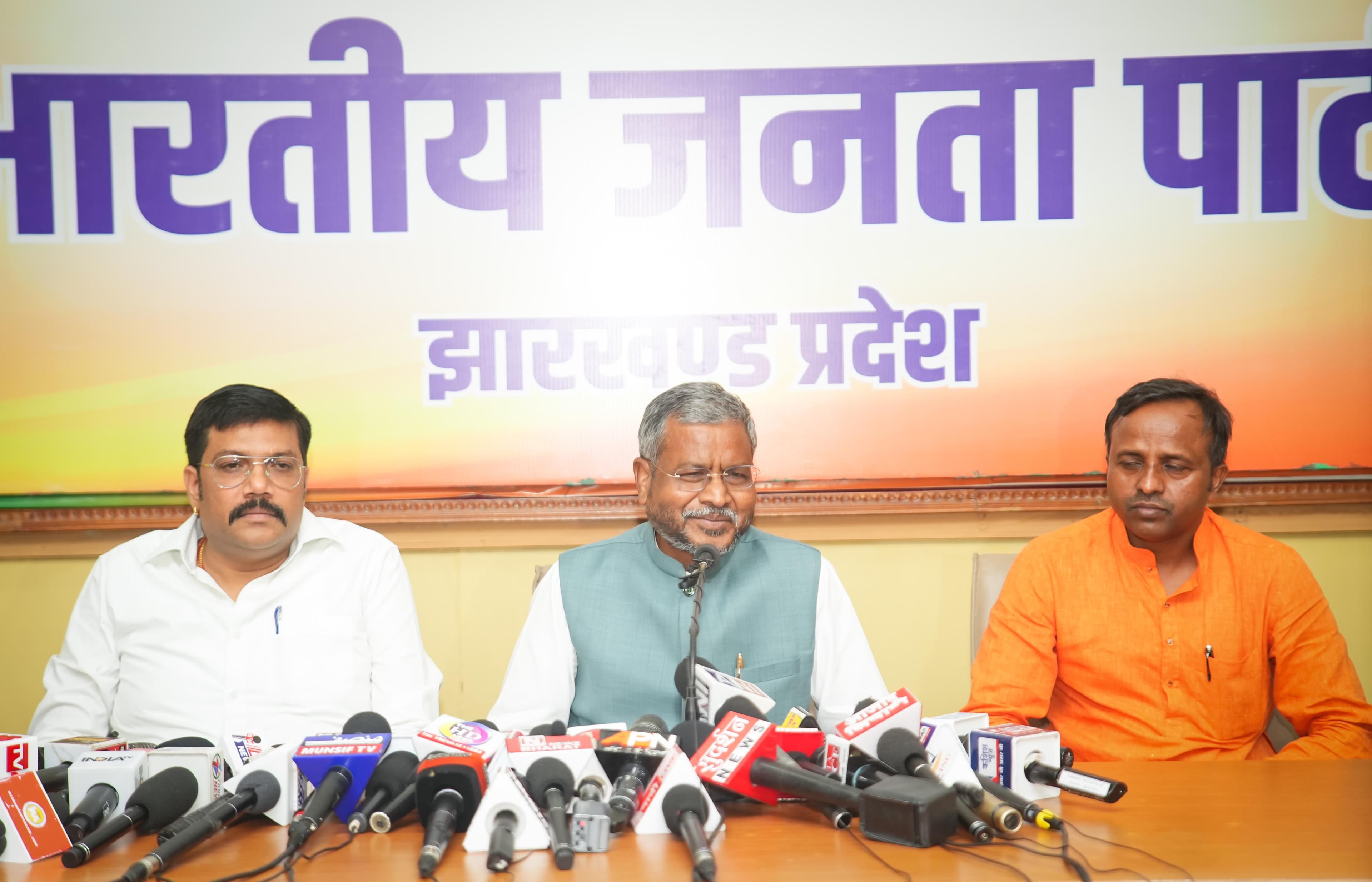 चंपाई सोरेन सहित अन्य नेताओं के फोन ट्रैक की भी संभावना, झारखंड मे अपने मंत्री की जासूसी करवा रही हेमंत सरकार.....बाबूलाल