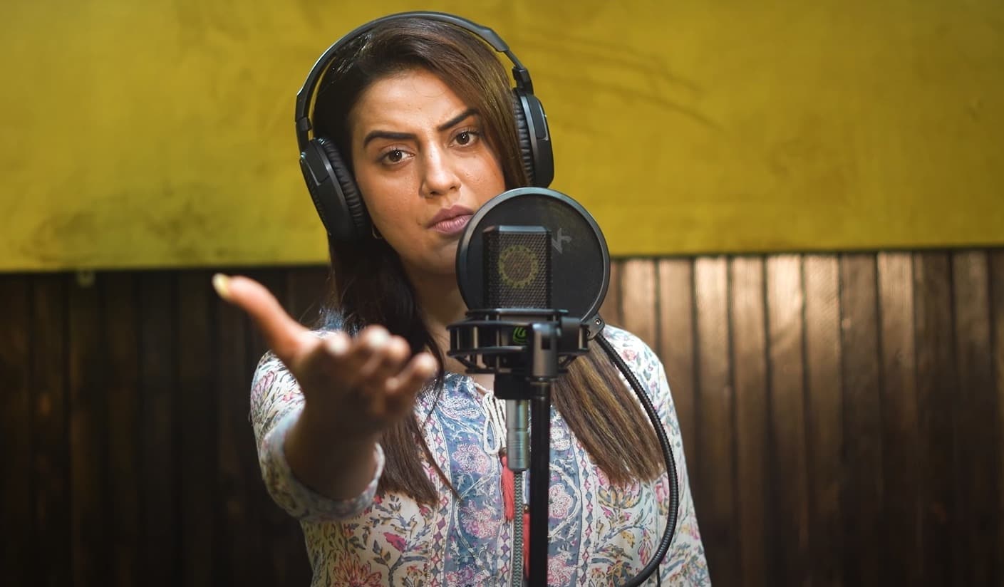 पटना में मूक-बधिर बच्चों के साथ मनाया गया अक्षरा सिंह का जन्मदिन, पिता बिपिन सिंह रहे मौजूद...