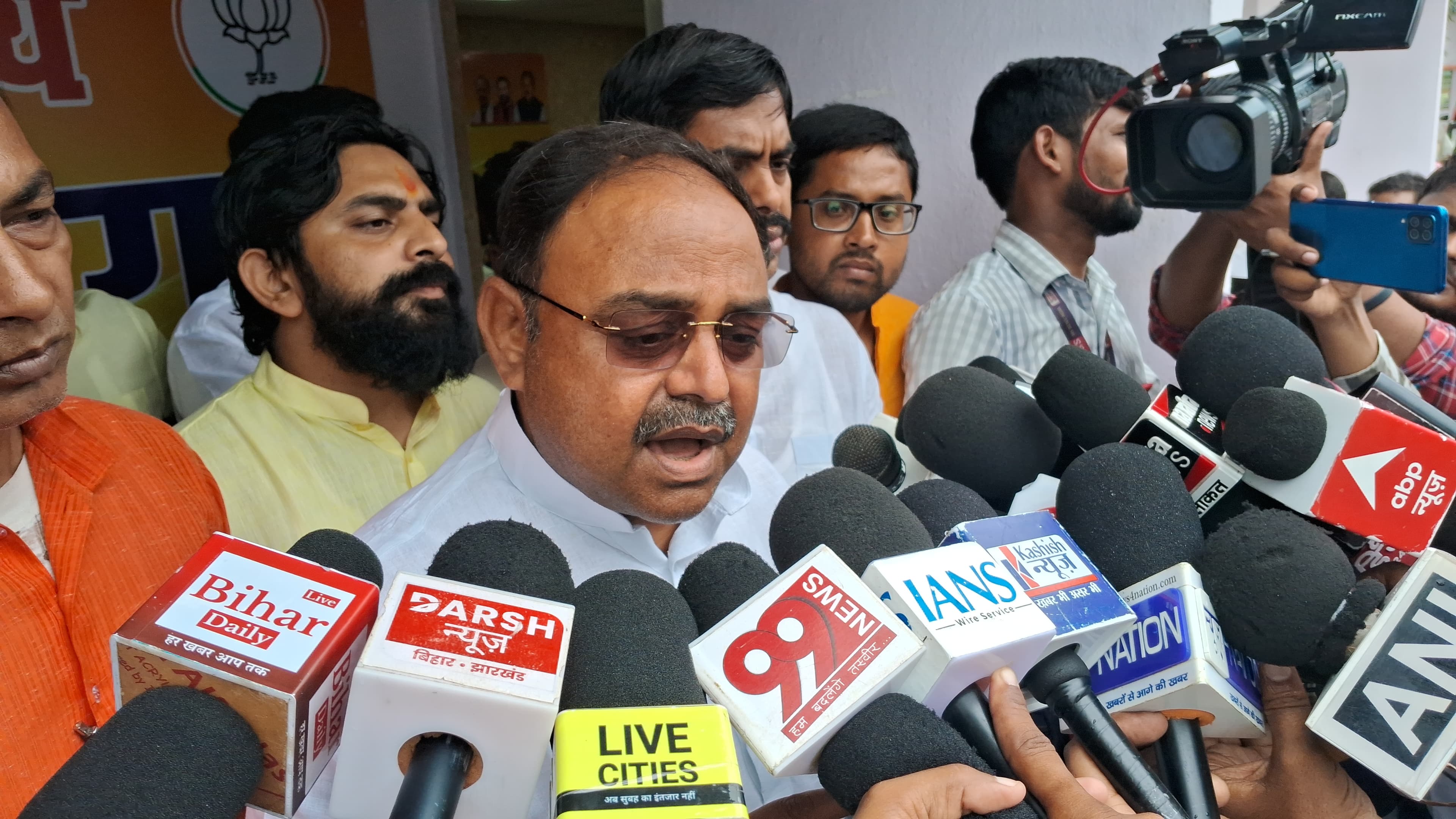 श्रम संसाधन मंत्री संतोष सिंह का बयान