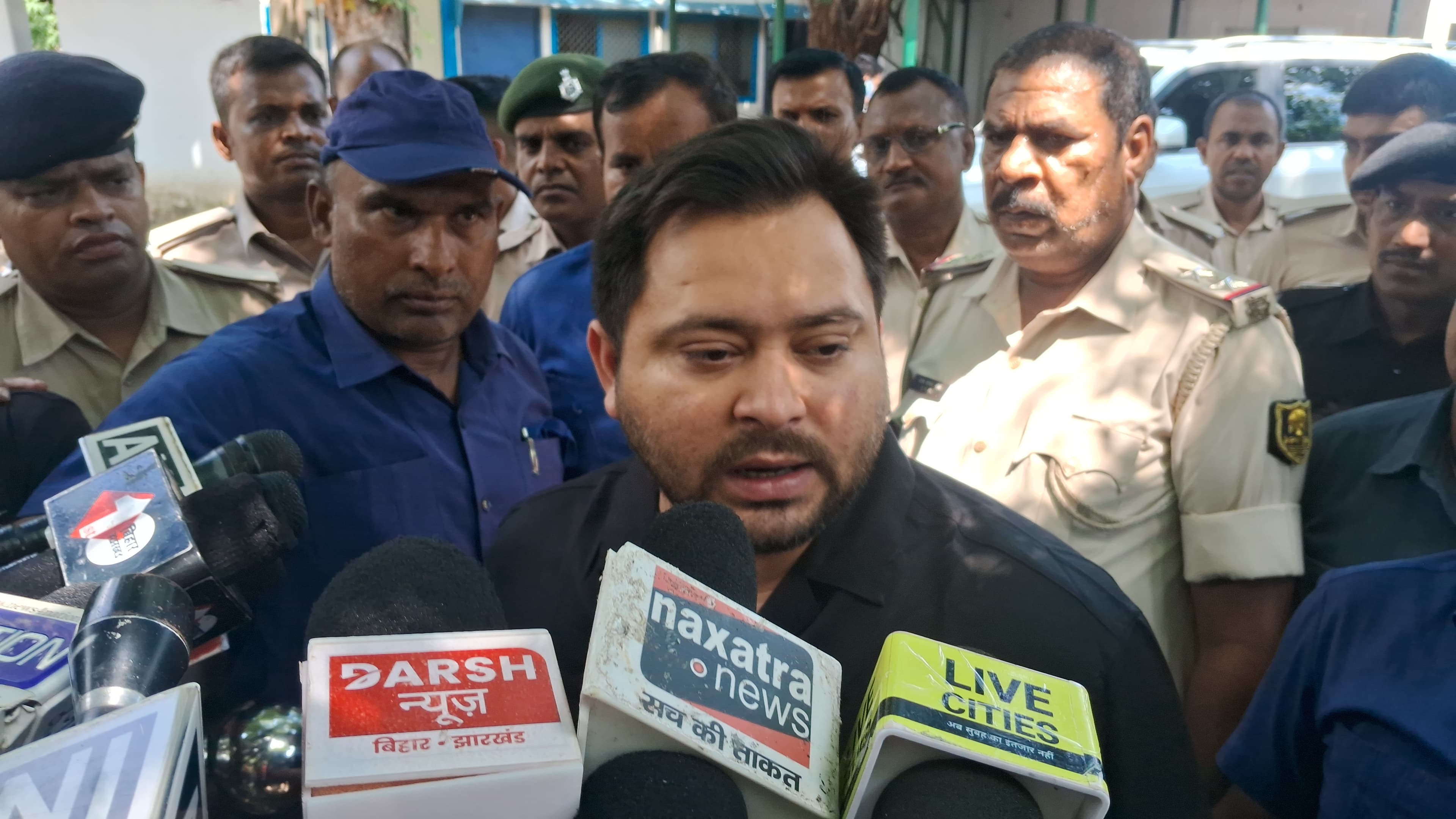 पुल गिरने पर नेता प्रतिपक्ष तेजस्वी यादव का सरकार पर निशाना