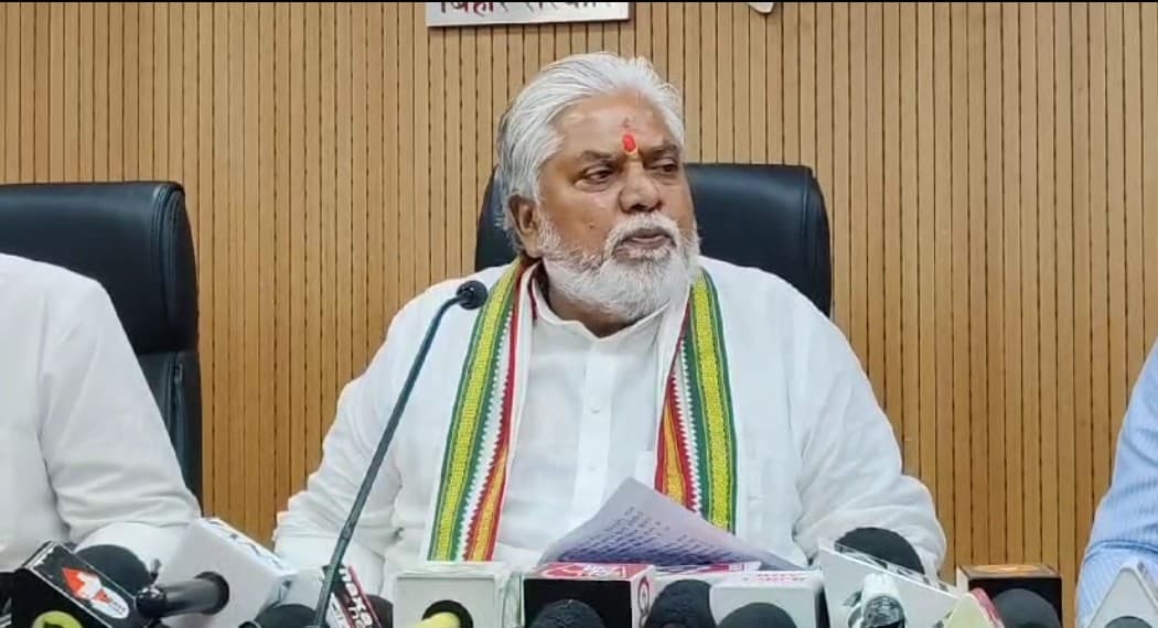 सहकारिता मंत्री प्रेम कुमार की प्रेसवार्ता