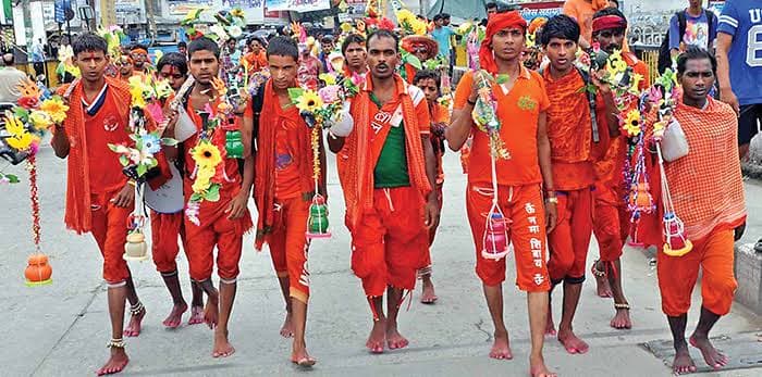 रांची में आज सैकड़ो कांवरियों का जत्था रानीचुऑं से पवित्र जल लेकर पैदल मार्ग से कलश यात्रा आरंभ करेंगे ...