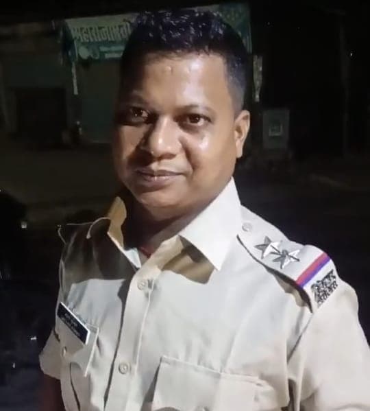 SI का वर्दी पहन कर रहा था वसूली, असली दरोगा से हो गई भेंट..