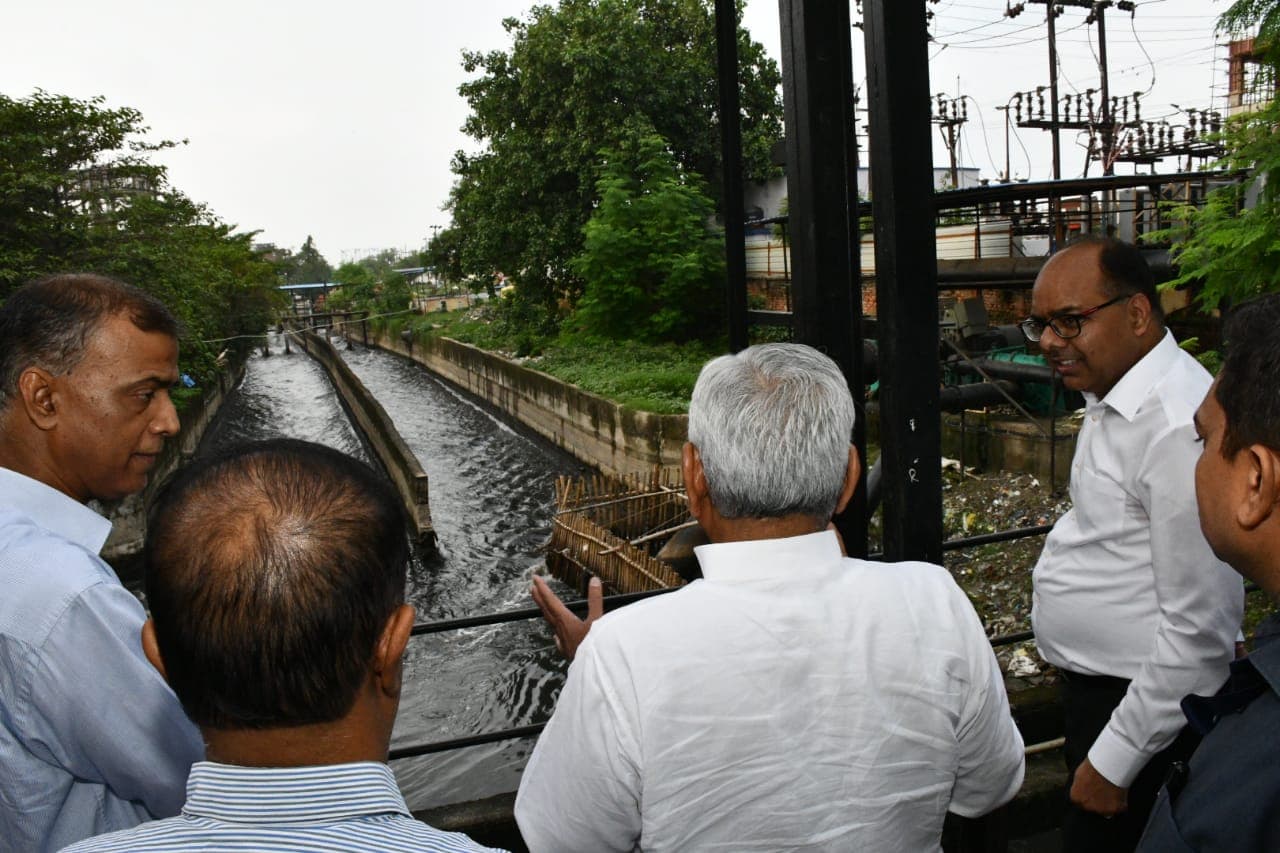 CM नीतीश ड्रेनेज सिस्टम का किया निरीक्षण,अधिकारियों को दिए कई निर्देश..