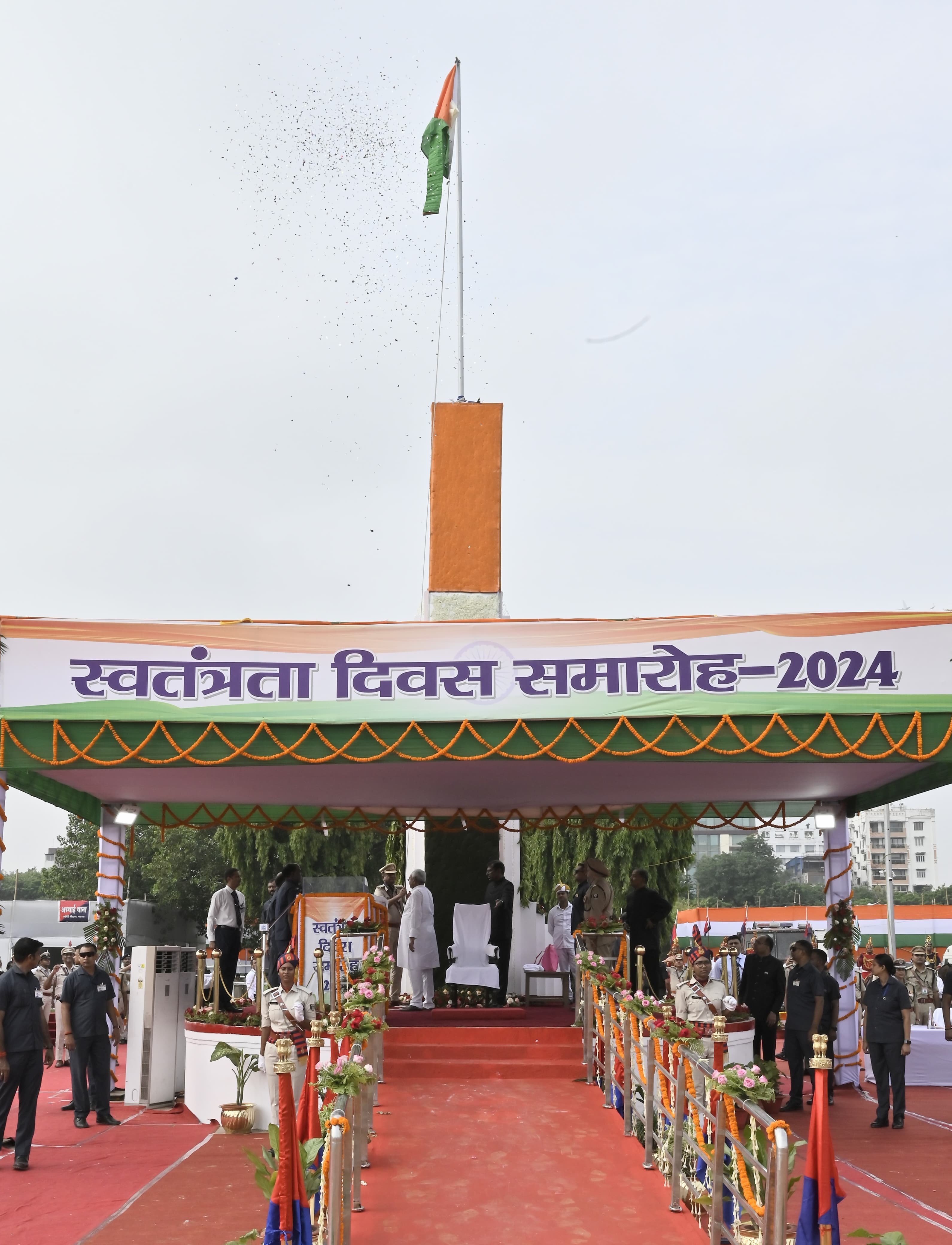 स्वतंत्रता दिवस पर ऐतिहासिक गांधी मैदान में CM नीतीश कुमार ने किया ध्वजारोहण , की कई घोषणाएं..