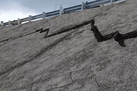 बिहार में भ्रष्टाचार का दिखा नजारा, साइड स्लोप में 1KM तक मोटी दरारें... ठेकेदार जाएंगे जेल!..