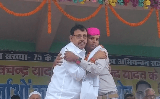 निर्दलीय विधायक प्रत्याशी देवचन्द्र यादव उर्फ देवानंद के कार्यकर्ताओं सम्मान समारोह उमड़ी भीड़, राजद लड़ंगे चुनाव!...