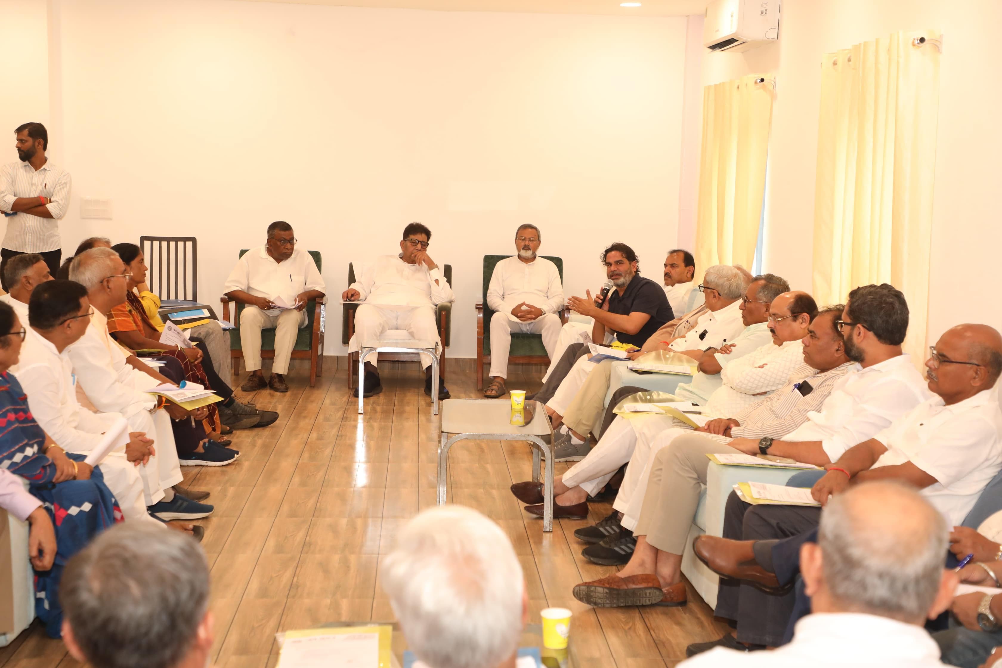 जन सुराज पार्टी समाज से जुड़ी 3 मांगों पर कार्रवाई को लेकर फिर से बिहार सरकार पर बनाएगी दबाव, हाल में ही किया था विधानसभा घेराव...