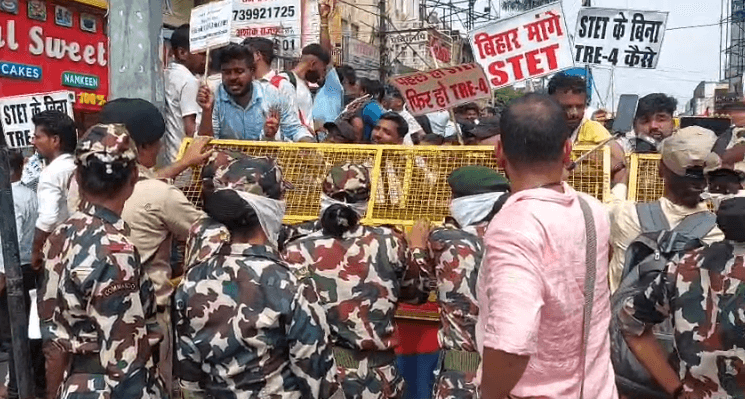 Patna Student Protest Today: पटना में छात्रों का महा-प्रदर्शन, TRE-4 की परीक्षा जल्दबाजी कर रही है सरकार...