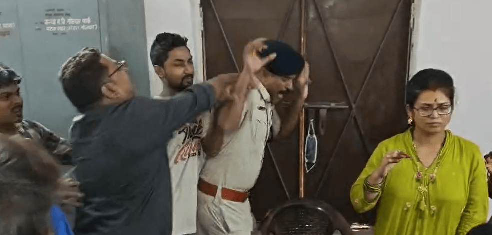 Bihar Crime : पटना में 5वीं की छात्रा ने खुद को की आग के हवाले, लोगों ने की तोड़फोड़ और पुलिस पर हमला