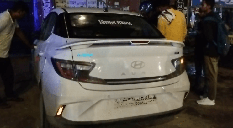 राजधानी पटना में नशे में धुत युवक ने तेज रफ्तार कार से महिला को मारी टक्कर, वाहन से ब्रांडेड शराब की बोतल बरामद...