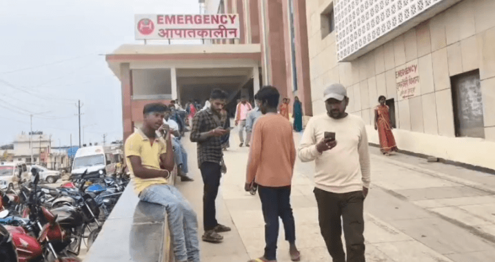 मंत्री हरि सहनी के काफिले की स्कॉर्ट गाड़ी ने मचाया कहर, कीर्तन कर रहे श्रद्धालुओं को रौंदा, 10 से अधिक लोग घायल...