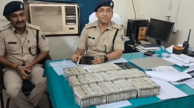 पटना में 55 लाख रुपये बरामद, हवाला की आशंका... गुजरात से हैं तीनों आरोपी