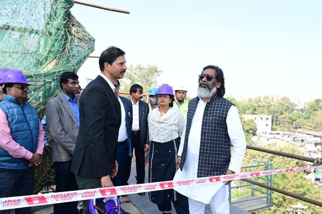 मुख्यमंत्री हेमन्त सोरेन ने मेकॉन चौक से सिरमटोली चौक तक बन रहे निर्माणाधीन फ्लाईओवर का किया औचक निरीक्षण....
