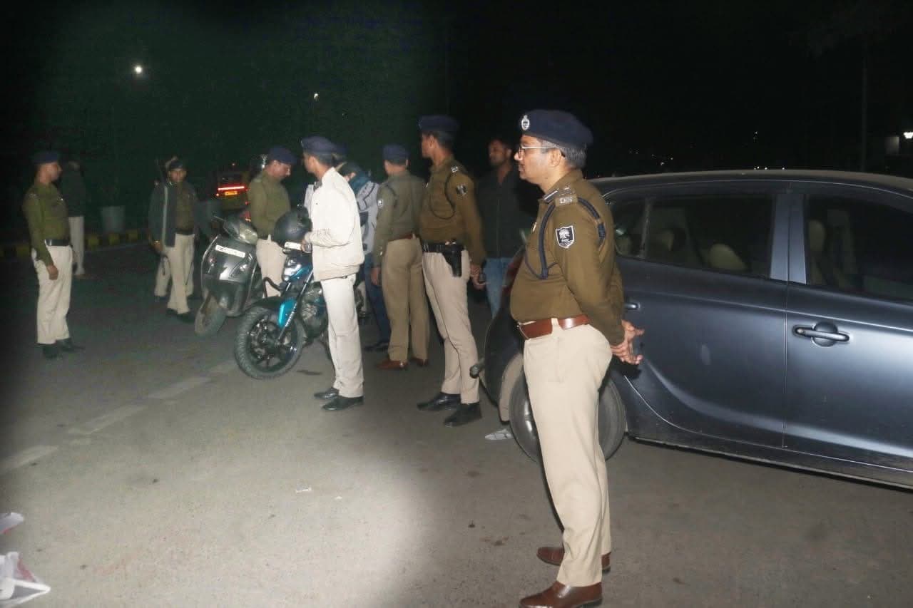 पटना की सड़कों पर उतरे IG और SSP, एक कार से 70 लाख जब्त..
